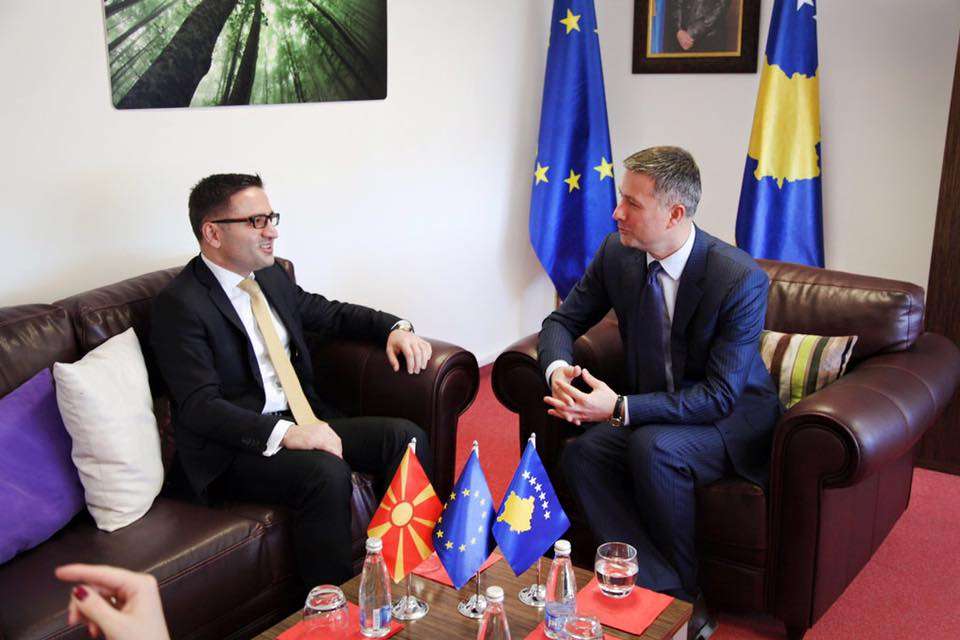 Kosova nënshkruan marrëveshje bashkëpunimi me Maqedoninë  për çëshjet e integrimit në BE