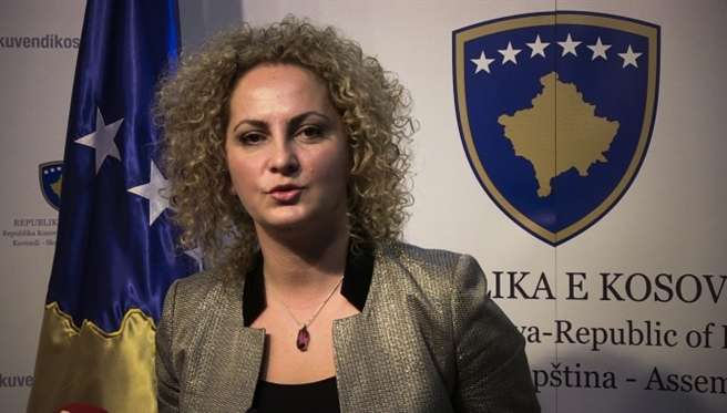 Kosovë/ Donika Kada Bujupi jep dorëheqjen nga AAK &#8211; ja
