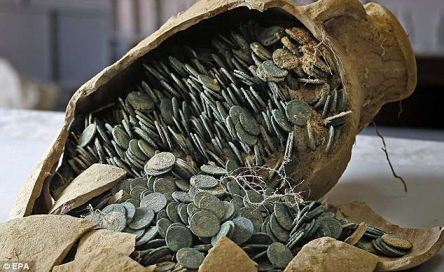 Gjenden në park monedha të lashta romake