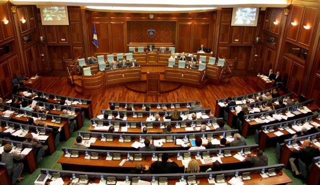 Demarkacioni, opozita paralajmëron rikthim në kuvendin e Kosovës