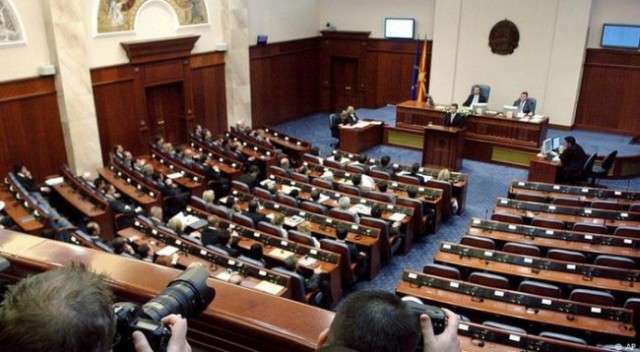 Maqedoni, parlamenti voton kundër shkarkimit të Ivanov