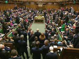 Alarm në parlamentin britanik, dyshohet për lëndë kimike