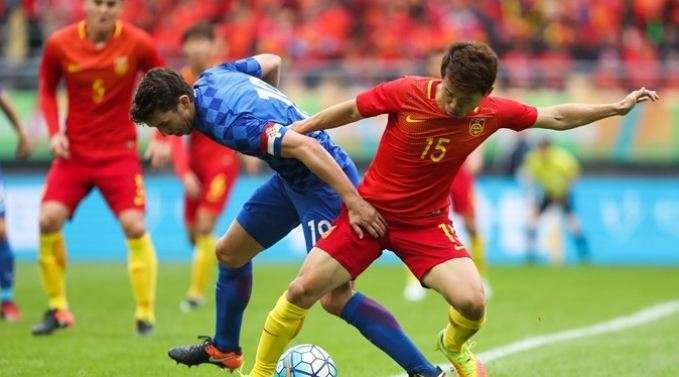 Kina ndryshon rregulloren, vetëm 3 futbollistë të huaj në fushë