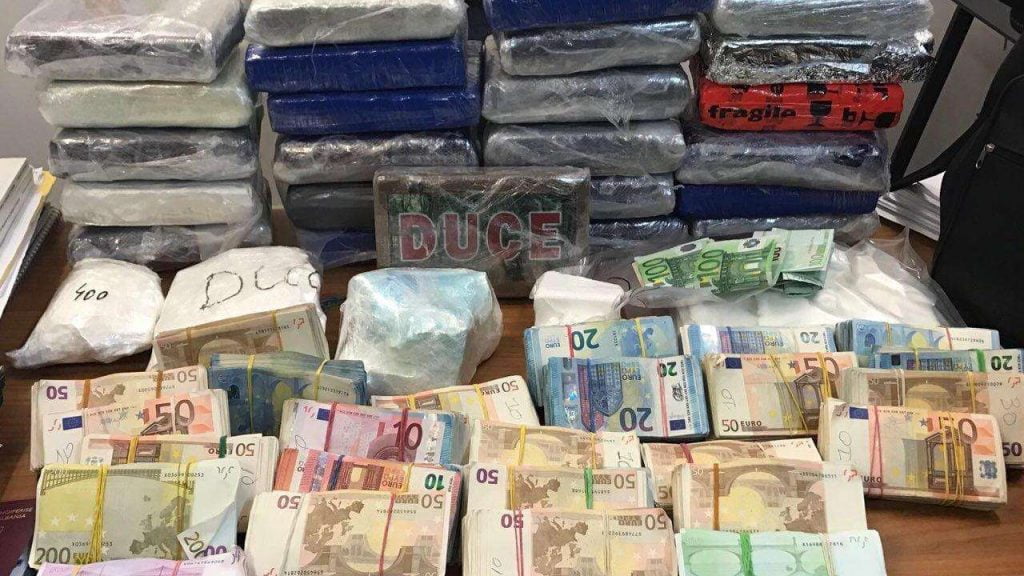 Kapen vëllezërit shqiptarë me 32 kg kokainë &#038; 233 mijë euro
