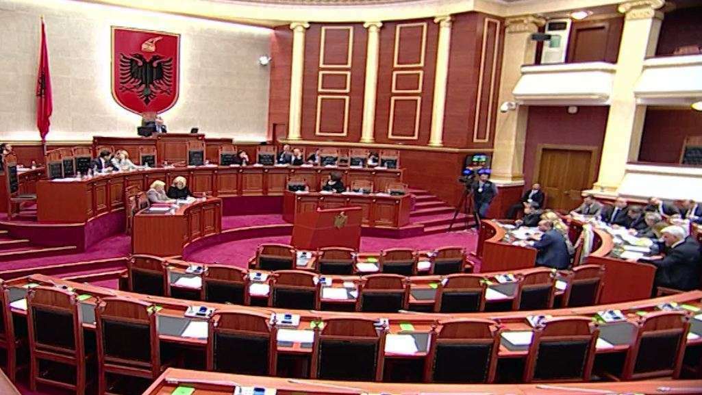 Parlamenti rrëzon vendimin e tij për anëtarët Vetting –ut