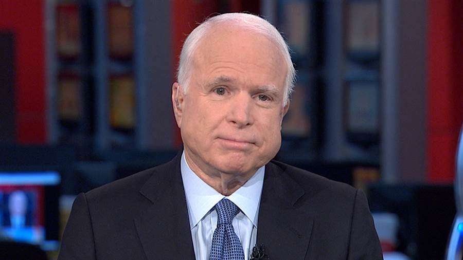 Senatori McCain viziton Kosovën