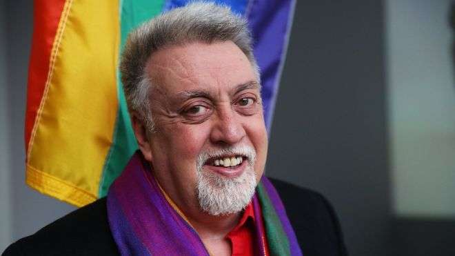 Vdes krijuesi i flamurit të LGBT
