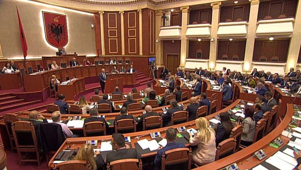 Video/ Kuvendi miraton listën me emrat e komisioneve të Vettingut