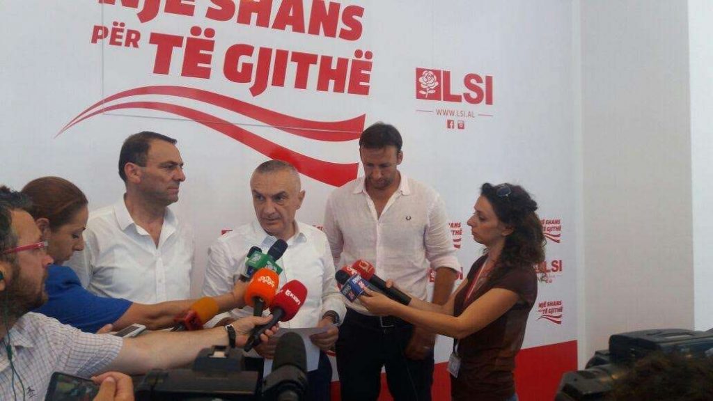 Video/ Ilir Meta tregon me emra personat që qëlluan me armë aktivistin e LSI në Shëngjin