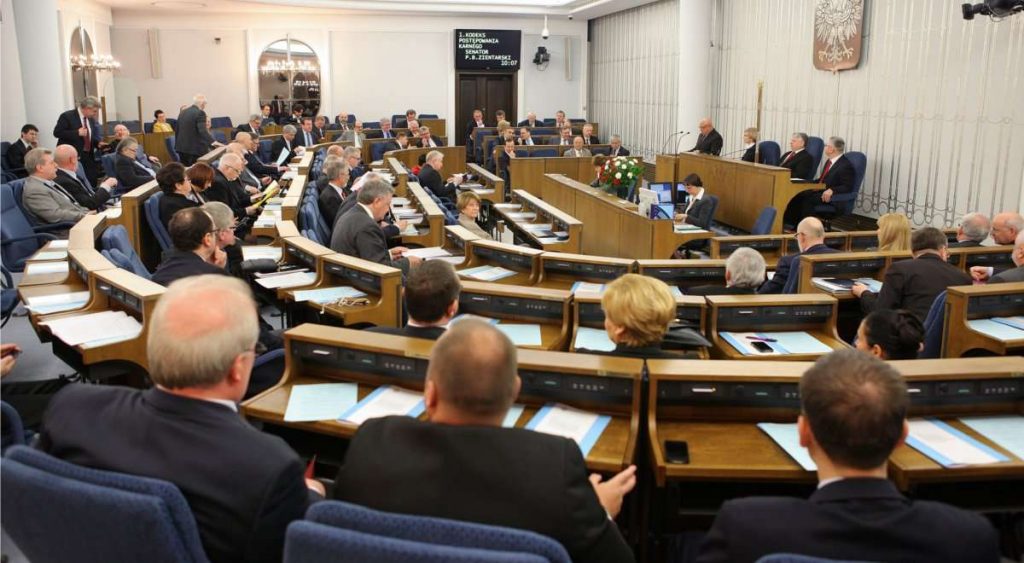 Polonia kalon ligjin për Reformën në Drejtësi