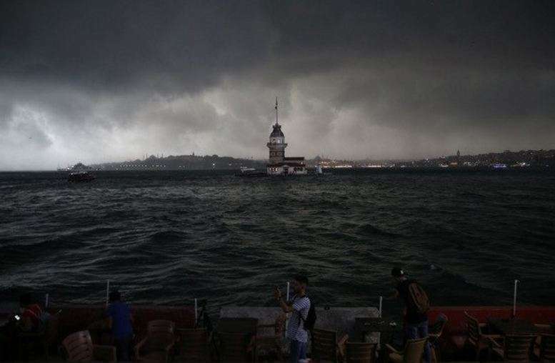 Stambolli goditet nga një stuhi e fuqishme
