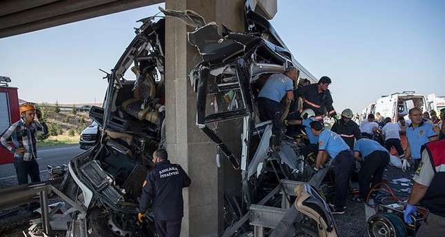 Autobusi përplaset me këmbën e urës, 6 të vdekur në Turqi