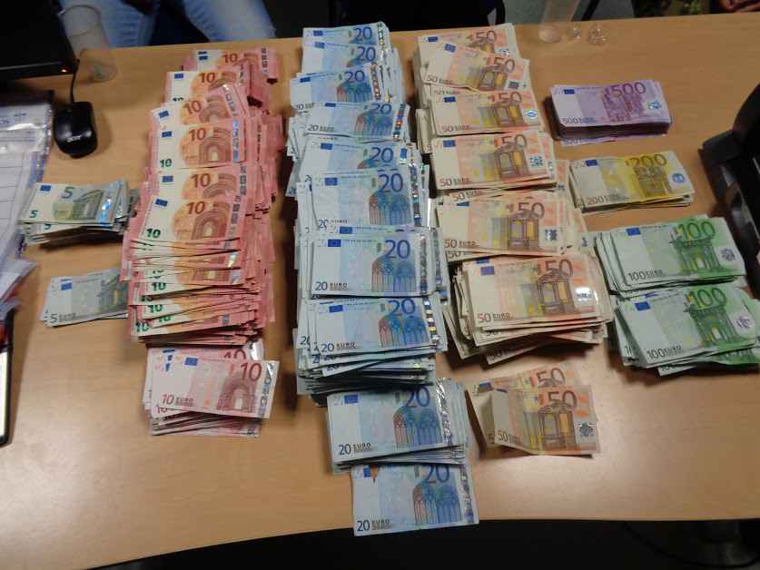 Ukrainasi vjedh 8300 Euro në Sarandë, kapet në Rinas duke u arratisur