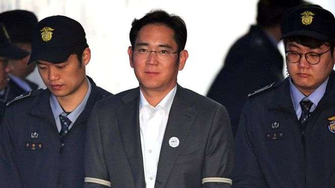 Bosi i Samsung dënohet me burg