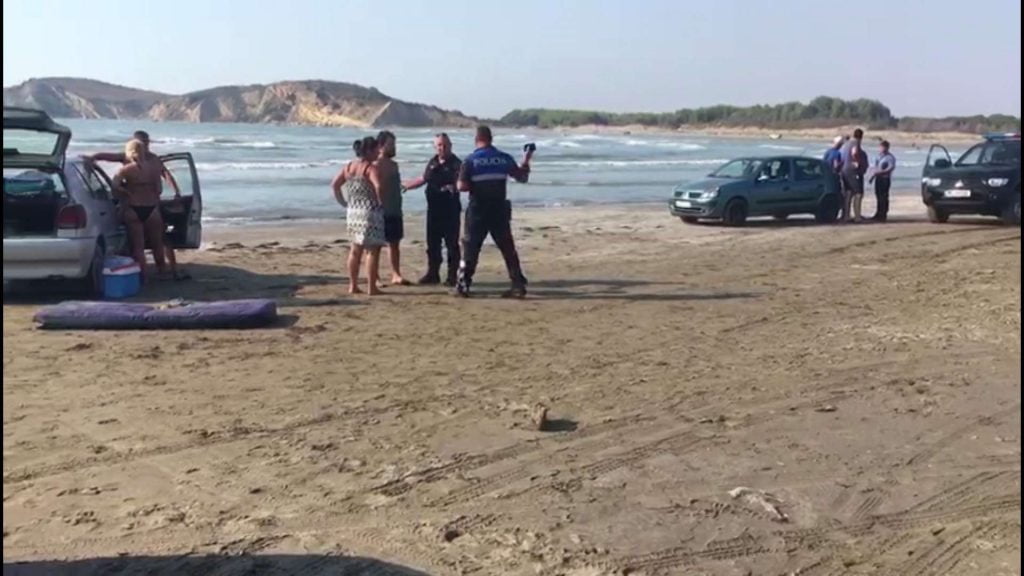 10- vjeçarja mbytet në plazhin e Zvërnecit