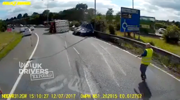 Video/ Aksidenti i tmerrshëm, shoferi shpëton për mrekulli