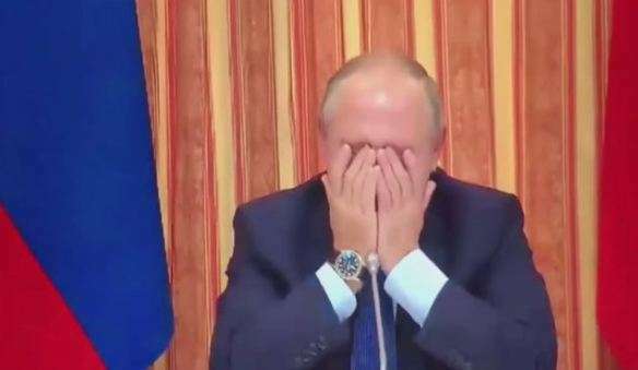 Video/ Të qeshura me lot, Putin nuk përmbahet