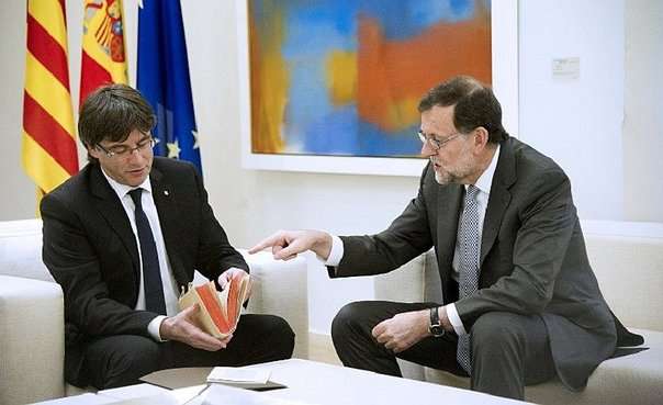 Rajoy i kërkon Senatit shkarkimin e Puigdemont