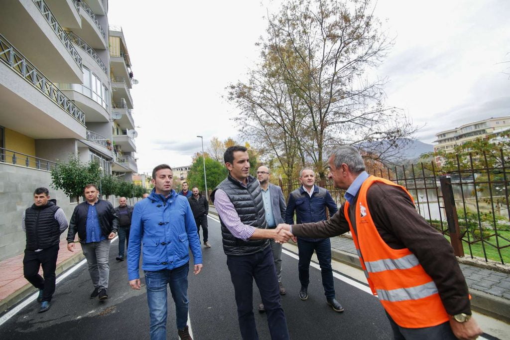 Veliaj: Ndërtojmë 200 rrugë të reja në Tiranë, në 2018 nisim rehabilitimin e Kopshtit Zoologjik