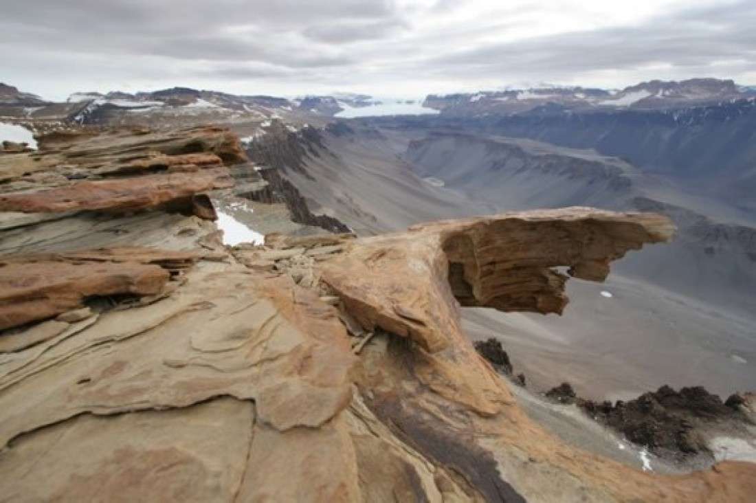 Сухие Долины, Антарктида (0 мм осадков в год)