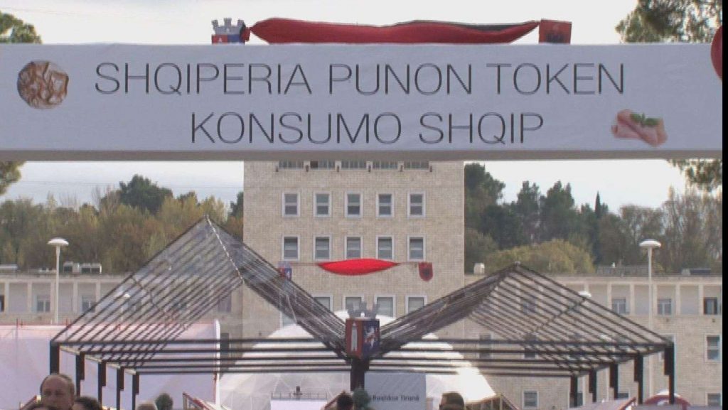 Panairi “Shqipëria punon tokën”, 600 fermerë përfaqësojnë produktet e tyre