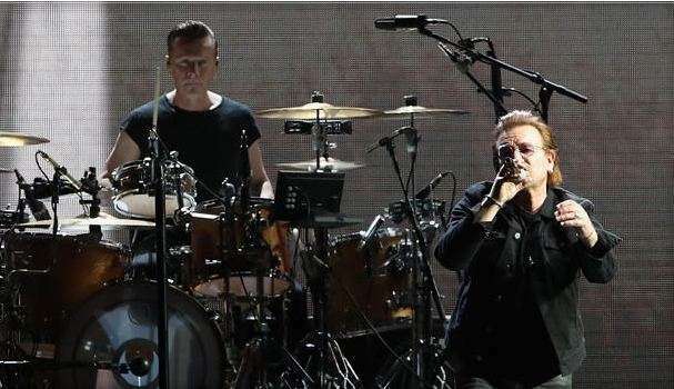 U2 “mbajnë koncert” në metronë e Berlinit