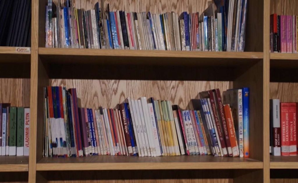 Nisma &#8220;Unë lexoj&#8221;/ Ministria e Arsimit 5 mijë libra për bibliotekat e shkollave