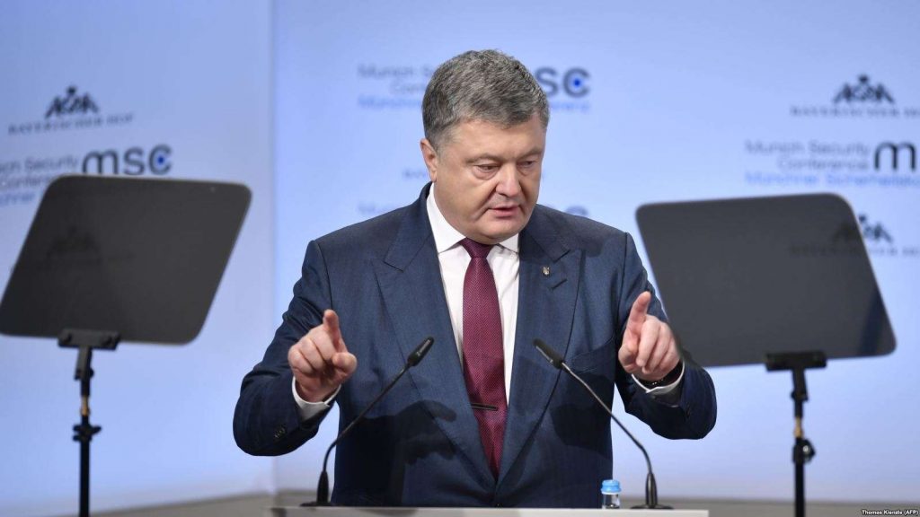 Poroshenko do të dëshmojë në gjykimin për tradhti të Yanukovychit