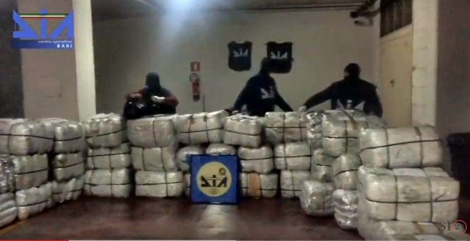 Video/ Shkatërrohet banda e drogës Shqipëri- Itali, pranga 42 personave