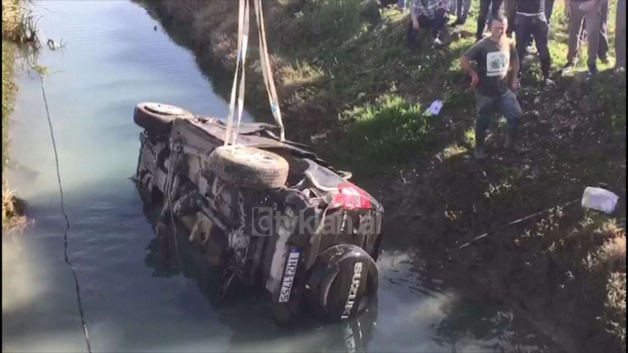 Foto: Makina Suzuki e përmbysur në kanal