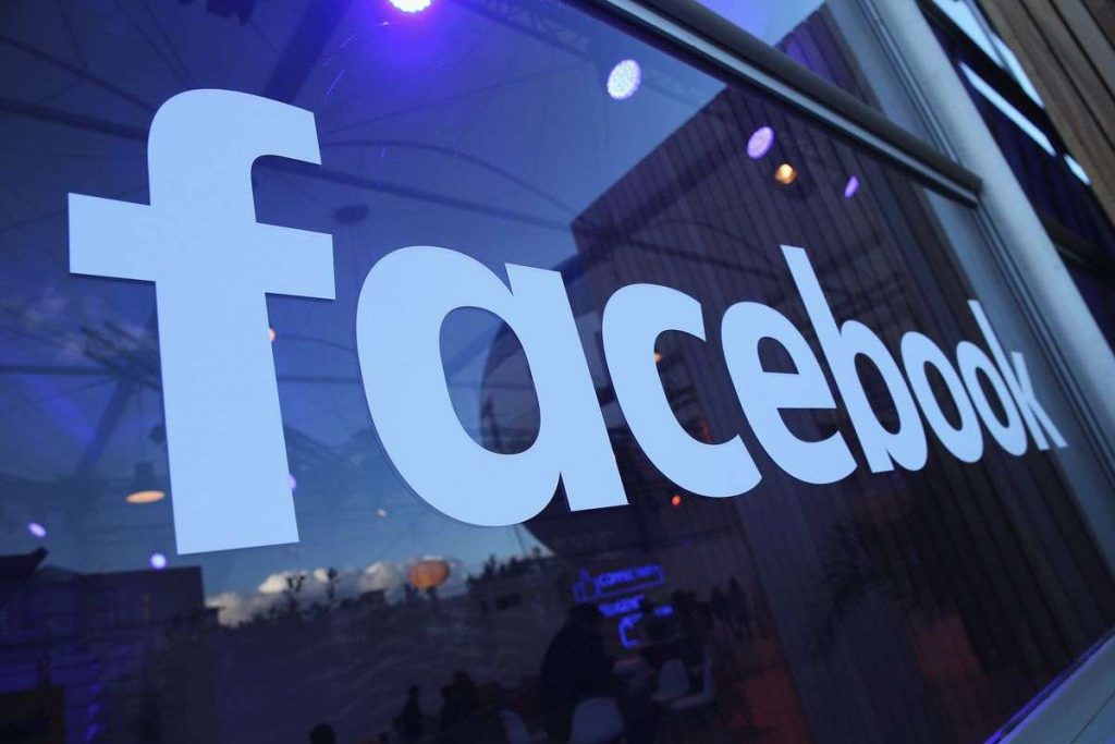 Facebook fshin 583 milionë llogari të rreme