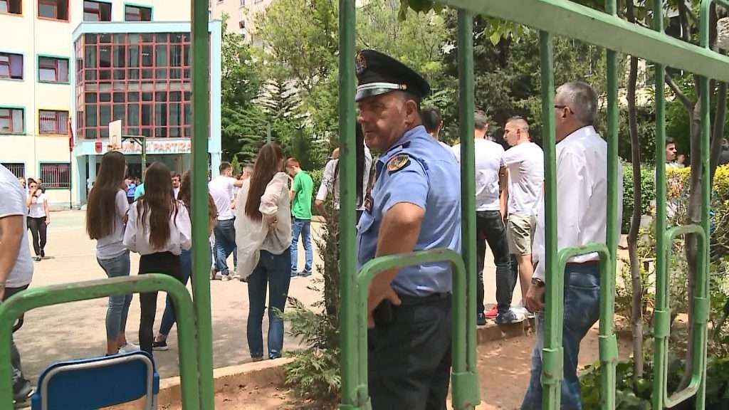 Kapen me celularë, 11 gjimnazistëve s’u njihet testi i Matematikës