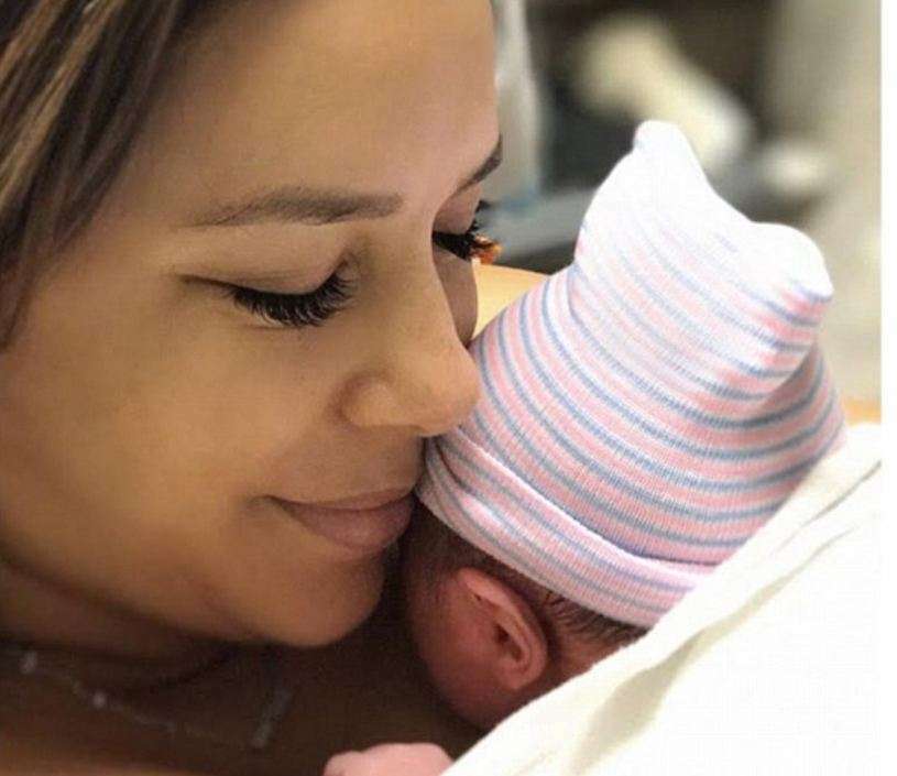 Eva Longoria bëhet nënë për herë të parë