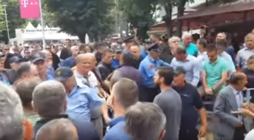 Video/ Opozita denoncon: Policia dhunoi deputetin Gjunkshi gjatë protestës kundër Ramës