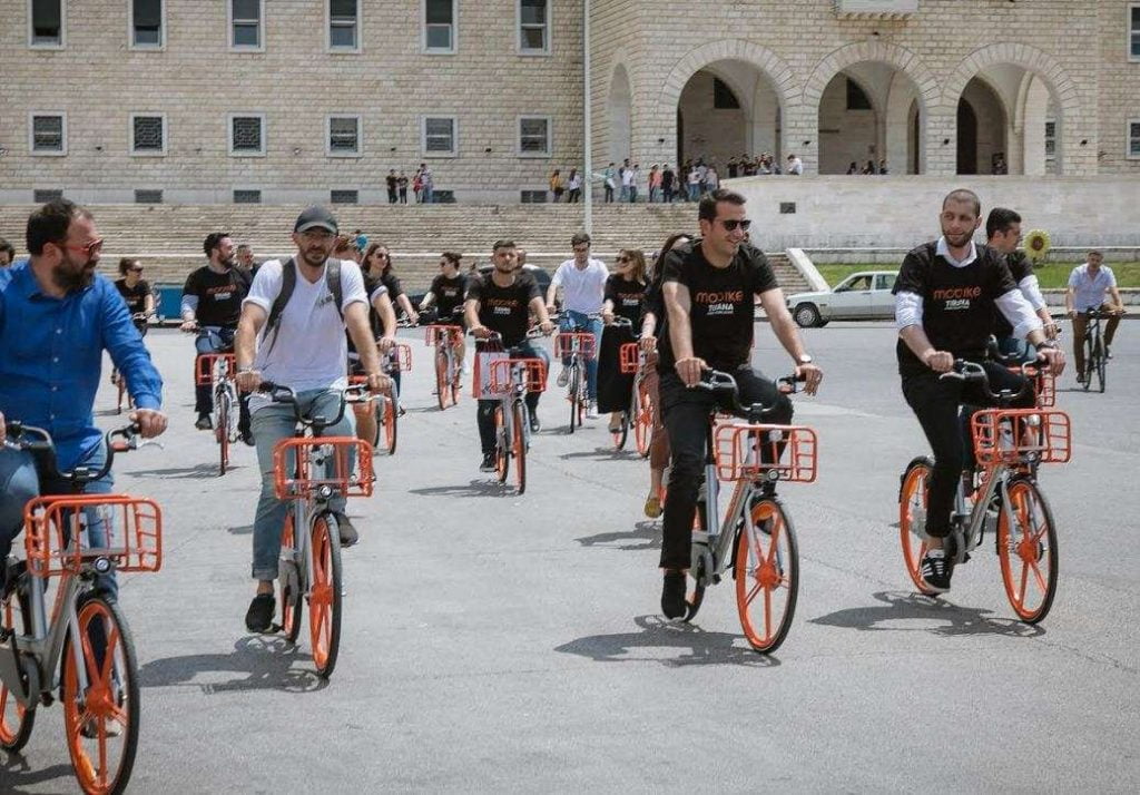 Tirana, qyteti i parë në Ballkan që sjell sistemin e biçikletave pa stacion “Mobike”