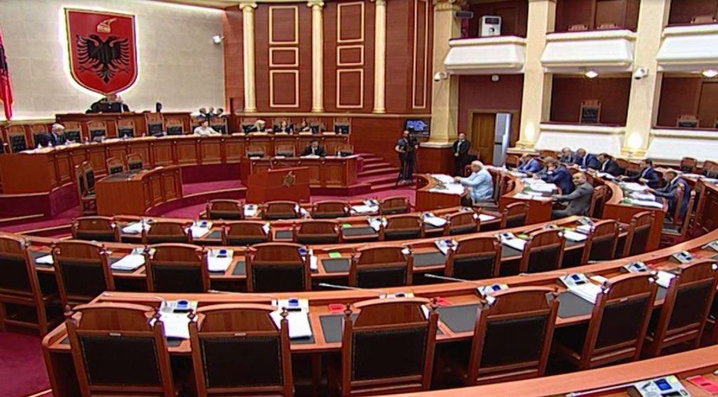 Kuvendi bosh në seancën e fundit parlamentare për këtë sesion