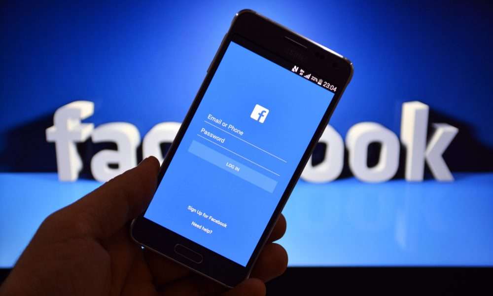 Probleme me Facebook, bie rrjeti më i madh social