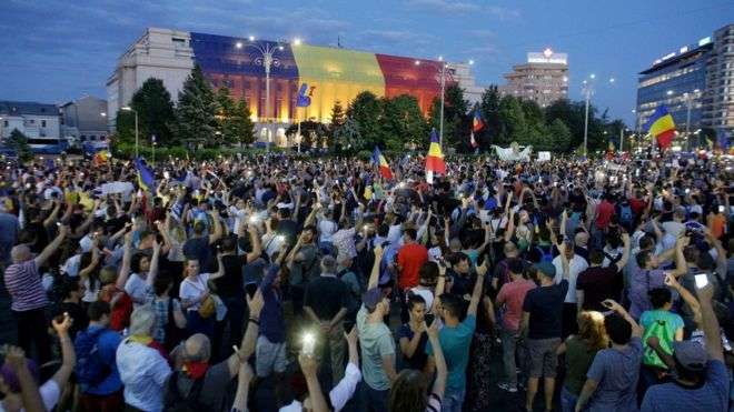 Rumunët nuk ndalin protestat anti-korrupsion