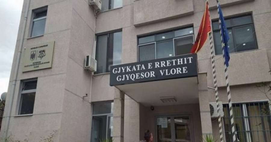 Qeveria denoncon gjyqtaren e Vlorës