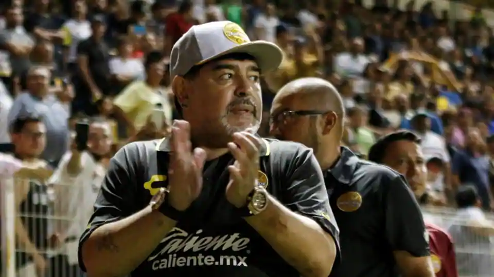 Maradona debuton me fitore në Meksikë