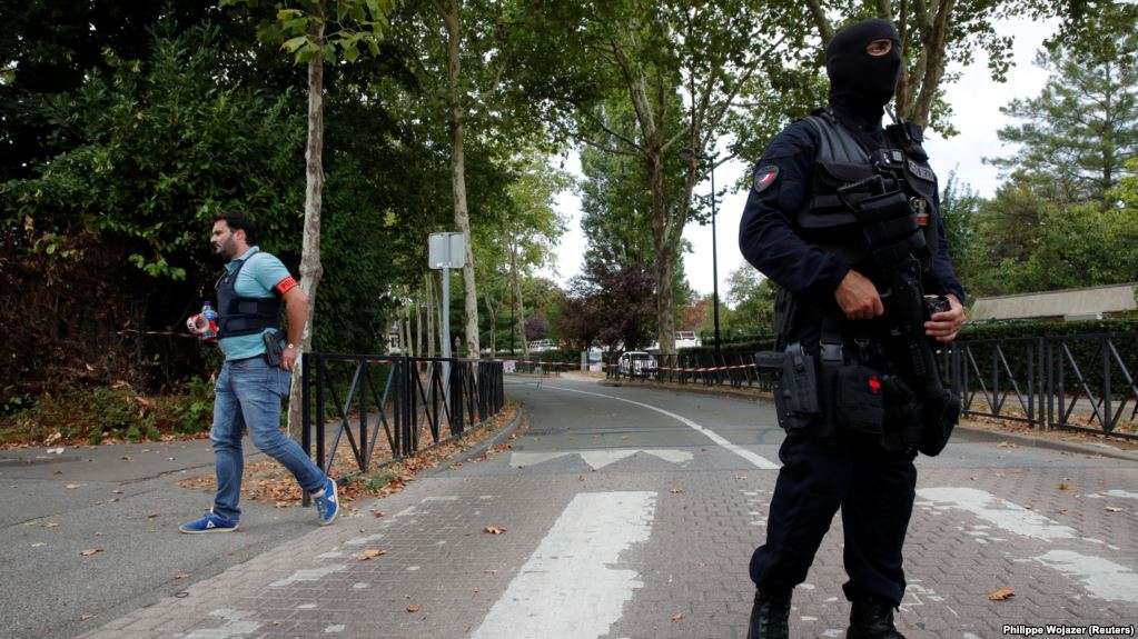 Sulm me thikë në Paris, 7 të plagosur