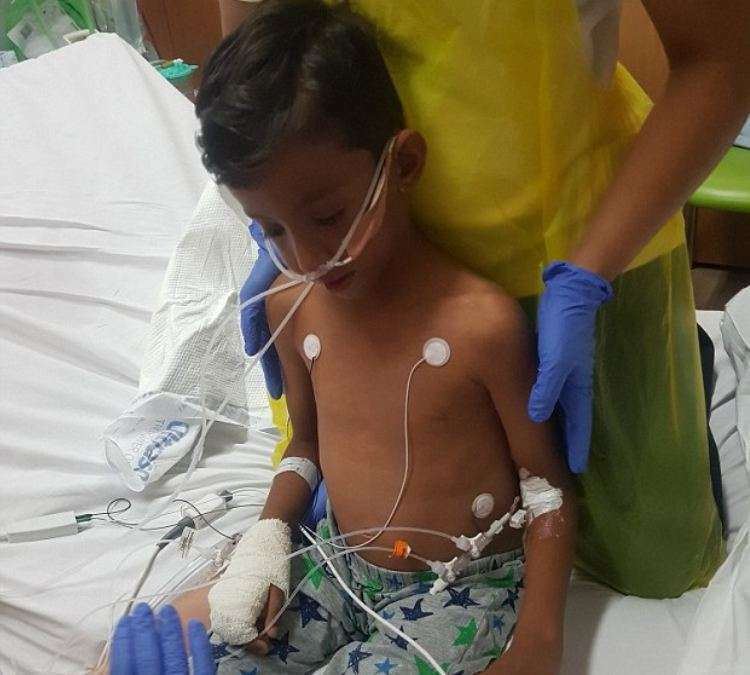 U helmua në pushime, 7-vjeçari në ‘luftë’ me vdekjen