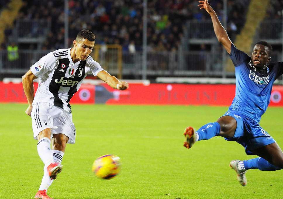 Ronaldo shpëton Juventusin