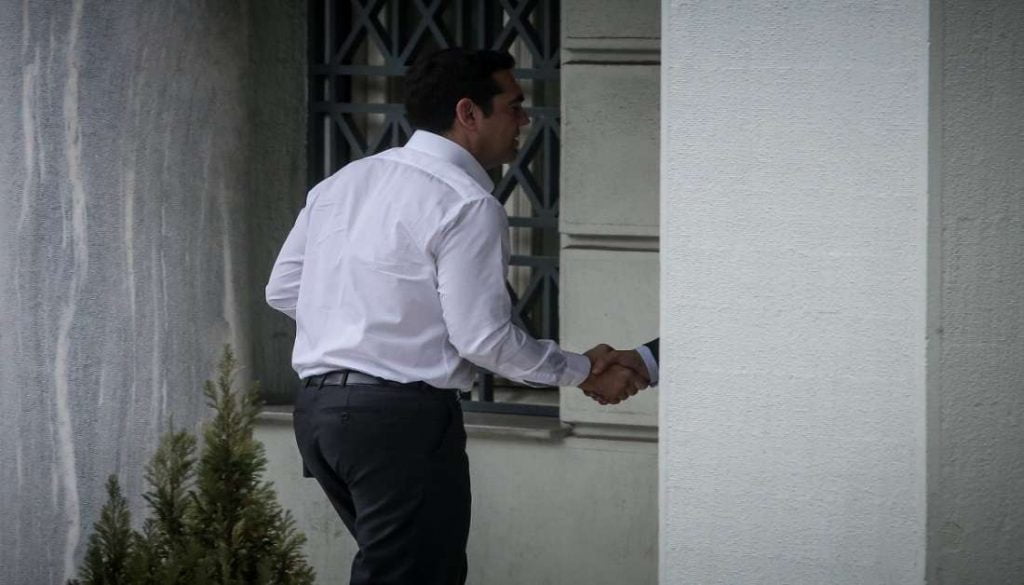 Tsipras informohet për negociatat me Shqipërinë, merr kompetencat e ministrit të Jashtëm
