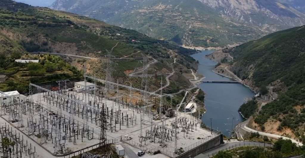 Ngrijnë kontratat për 344 hidrocentrale