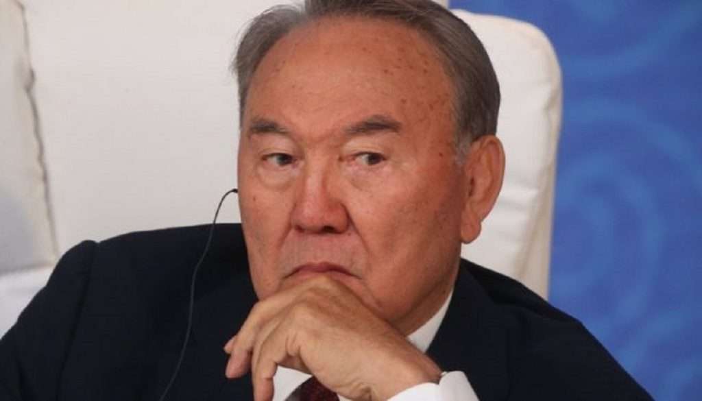Dorëhiqet lideri komunist i Kazakistanit