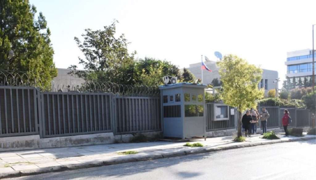 Sulmohet konsullata ruse në Athinë