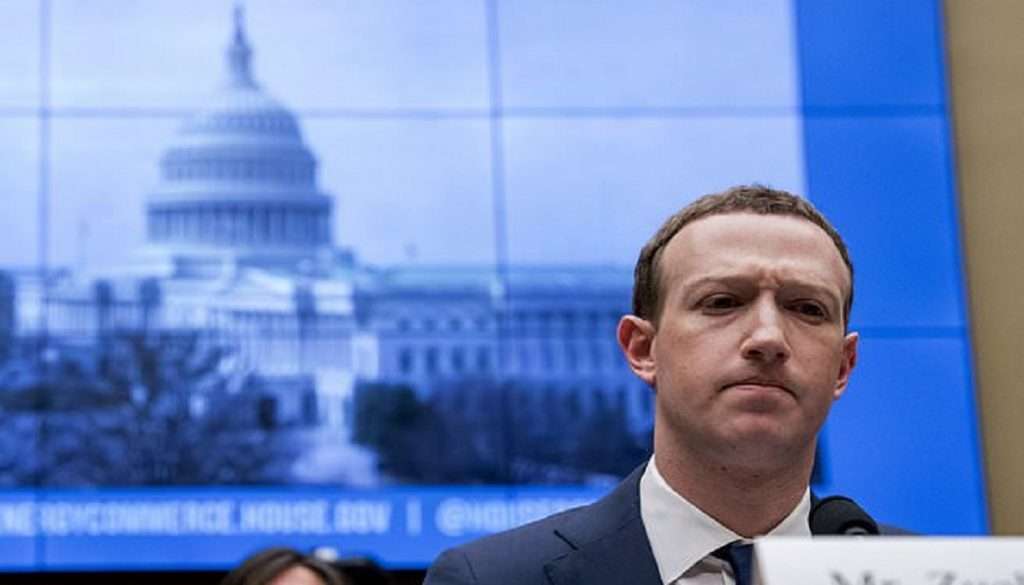 Themeluesi i Facebook: Qeveritë të bëjnë më shumë për kontrollin e internetit