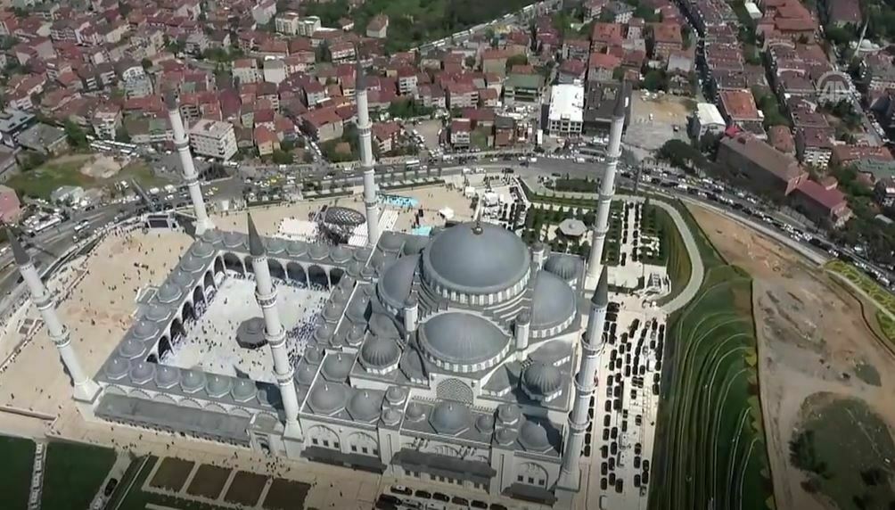Erdogan inaguron xhaminë “Çamlica”