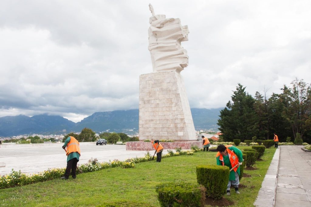 Bashkia e Tiranës rehabiliton Varrezat e Dëshmorëve